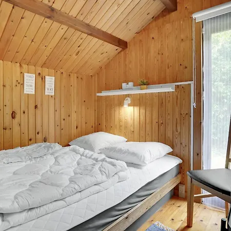 4 Bedroom Beautiful In Casa vacanze Toftlund
