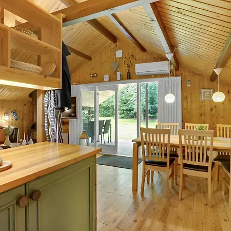 4 Bedroom Beautiful In Prázdninový dům Toftlund