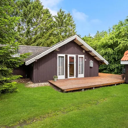 4 Bedroom Beautiful In Prázdninový dům Toftlund